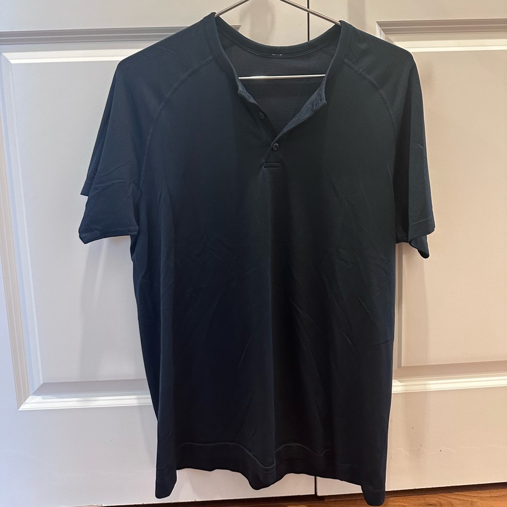 NWOT Navy Men’s Lululemon Short Sleeve Henley